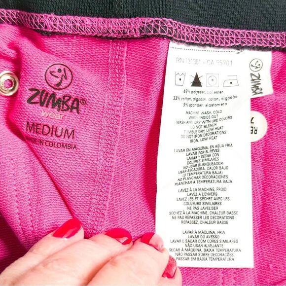 Zumba NWT!Women’s Shake Your Shuttle Capri Pants Berry Pink Dance Fitness Size M - Picture 4 of 5